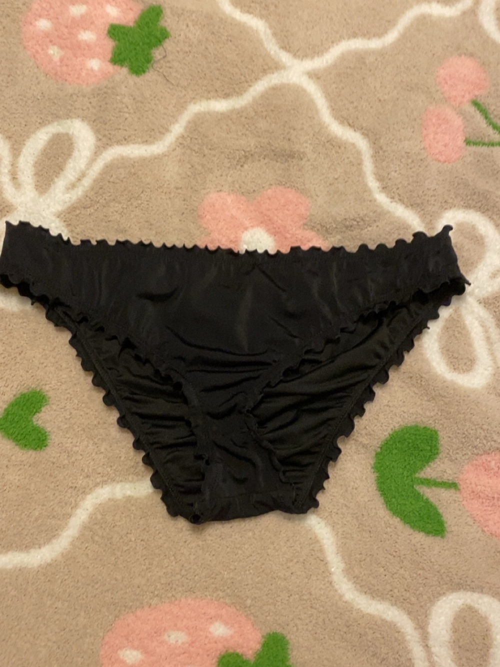 Shade & Shore Black Ruffle-Edge Bikini Bottoms